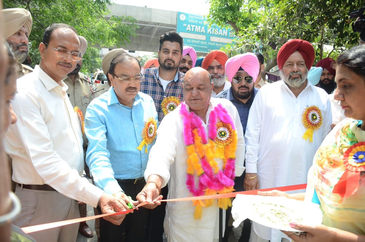 yespunjab's tweet photo. Farmers should adopt ridge seeding technique for paddy sowing for conservation of depleting underground water: Chander Gaind
https://t.co/3Kg7G0Kz0u
#ChanderGaind #GurpreetBassiGogi #VarinderKumarSharma #Farmers #UndergroundWater #DivisionalCommissioner #Ludhiana #Punjab https://t.co/zF6LOuXioS