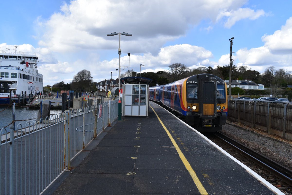 WMTrainspotting's tweet photo. Lymington Pier - interchange from train to WightLink ferry for Yarmouth. https://t.co/0dIUSY2YG3
