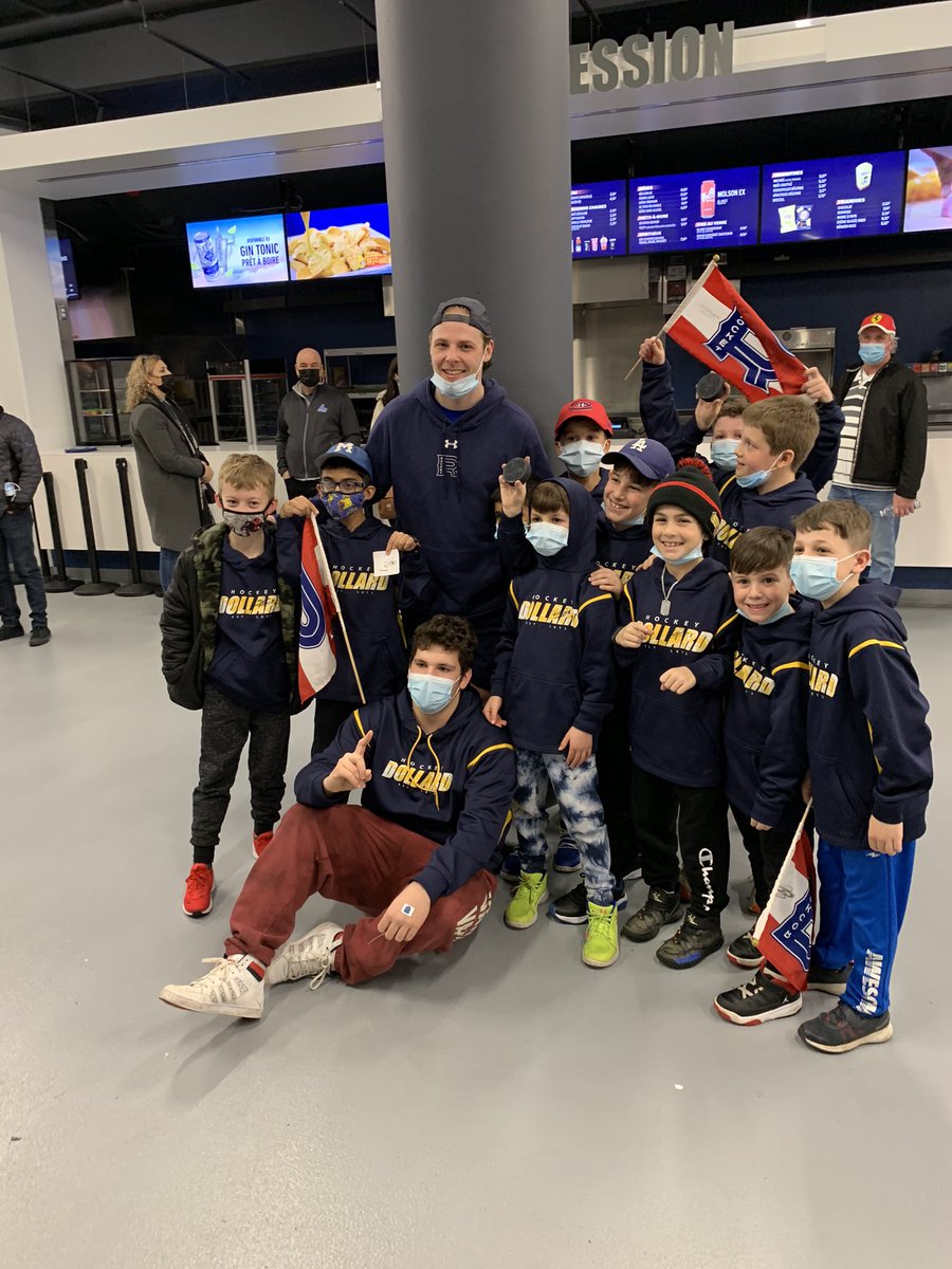 mindycam44's tweet photo. Thank you @RocketLaval Brandon Gignac who walked away from his family time last night to see our boys, signed stuff for all the kids and took pictures. #awesomenight https://t.co/JHG7R5QeQS