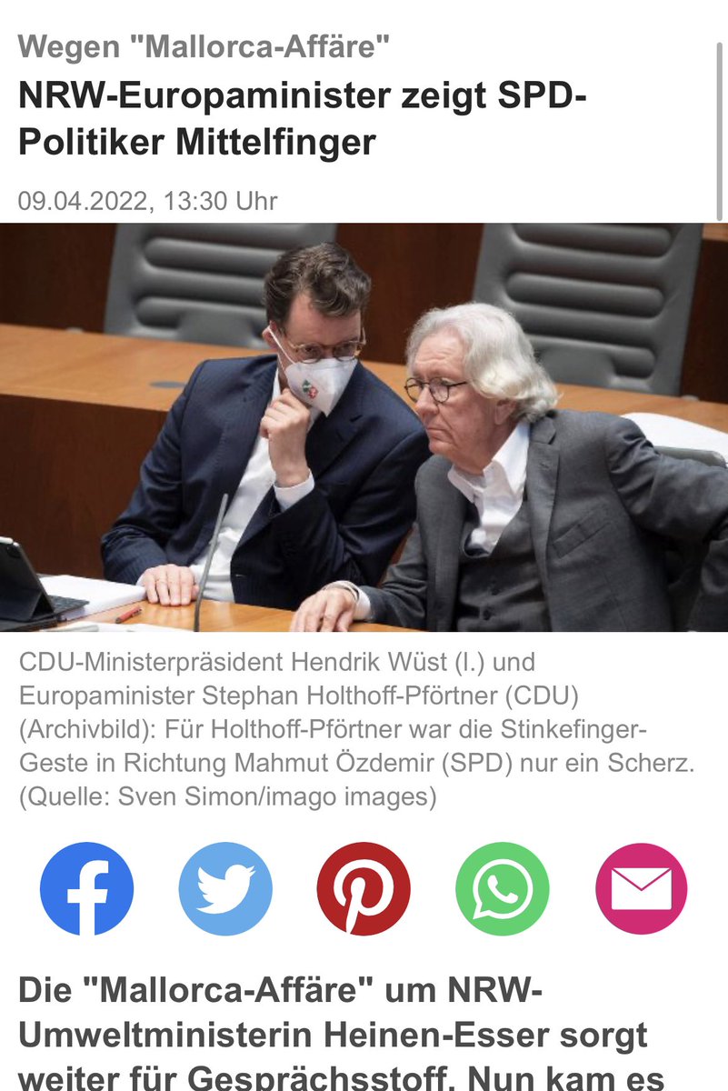 christianobrok's tweet photo. Mallorca und Mittelfinger. Jetzt wächst zusammen, was zusammen gehört. #Mallorcagate #nrw #CDU https://t.co/hQYd90GHJ2