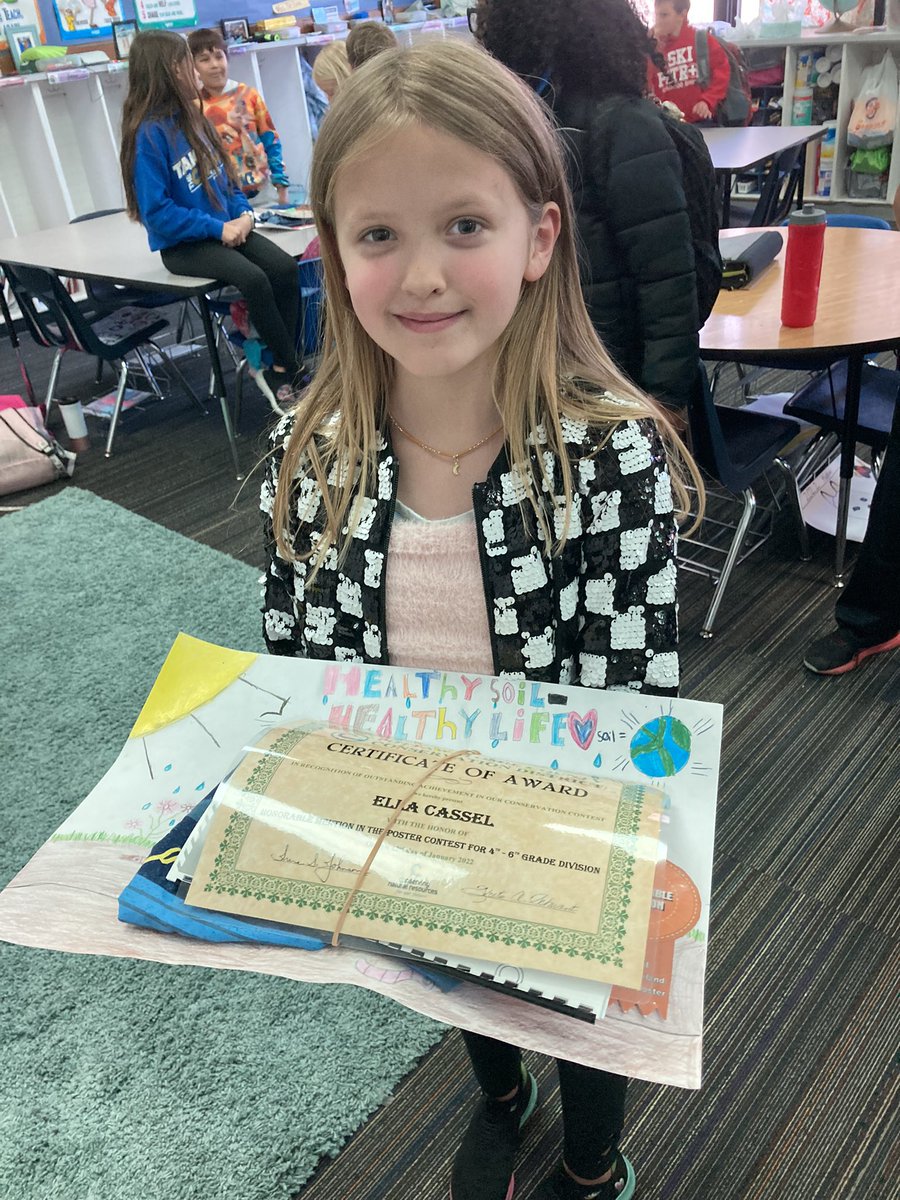 MrsNelson_34's tweet photo. Poster contest winners! Nice work, ladies! #healthysoilhealthylife #4thGrade @WestyElemSchool https://t.co/Zo2p1SP4vN