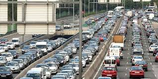 evelio_prieto's tweet photo. ♦️CONTAGIOS MASIVOS DESQUICIADOS♦️Igual habría que plantearse el modelo de ocio💰📍De verdad que no se puede disfrutar de otra forma más sana en plena pandemia❓La felicidad de conducir hacia las estaciones de esquí y playas😳 https://t.co/kFk2nqfEx0