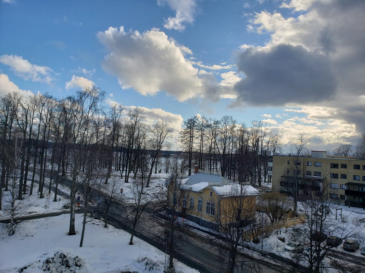 Kuopiossa. Pitkästä aikaa. Kallavesi on kyllä ennemmin Kalsavesi tänään. Muuten on kaikki oikein ok ja ravintola Isä Camillo oli ihana uusi tuttavuus. Tarjoilija Kalle kruunasi loistavan keittiön työn. <a href="/rmestarit/">Ravintolamestarit - Kuopion maukkain elämys</a> #kuopio