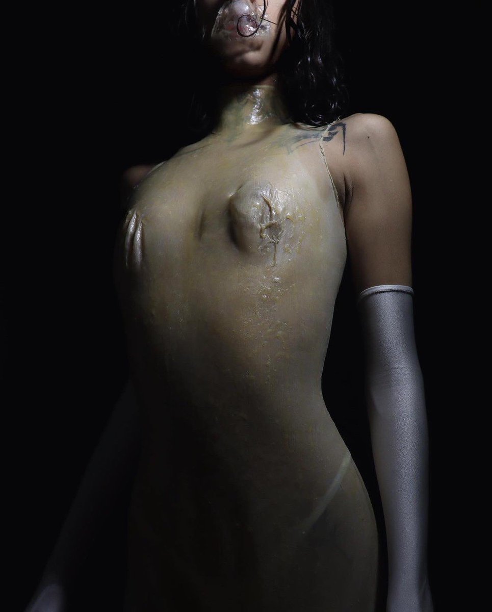 TODAY | 'Eternity: Act I', a live performance by <a href="/aunhelden/">Aun Helden</a> at <a href="/sp_arte/">SP-Arte</a> hosted by Aura ⚡️

A cycle of performances, sculptures and films that take place in the post-decomposition after the artist’s last work.

Saturday 9/4 5pm - Biennial Pavilion

#NFT #NFTCommunuty #AuraArt
