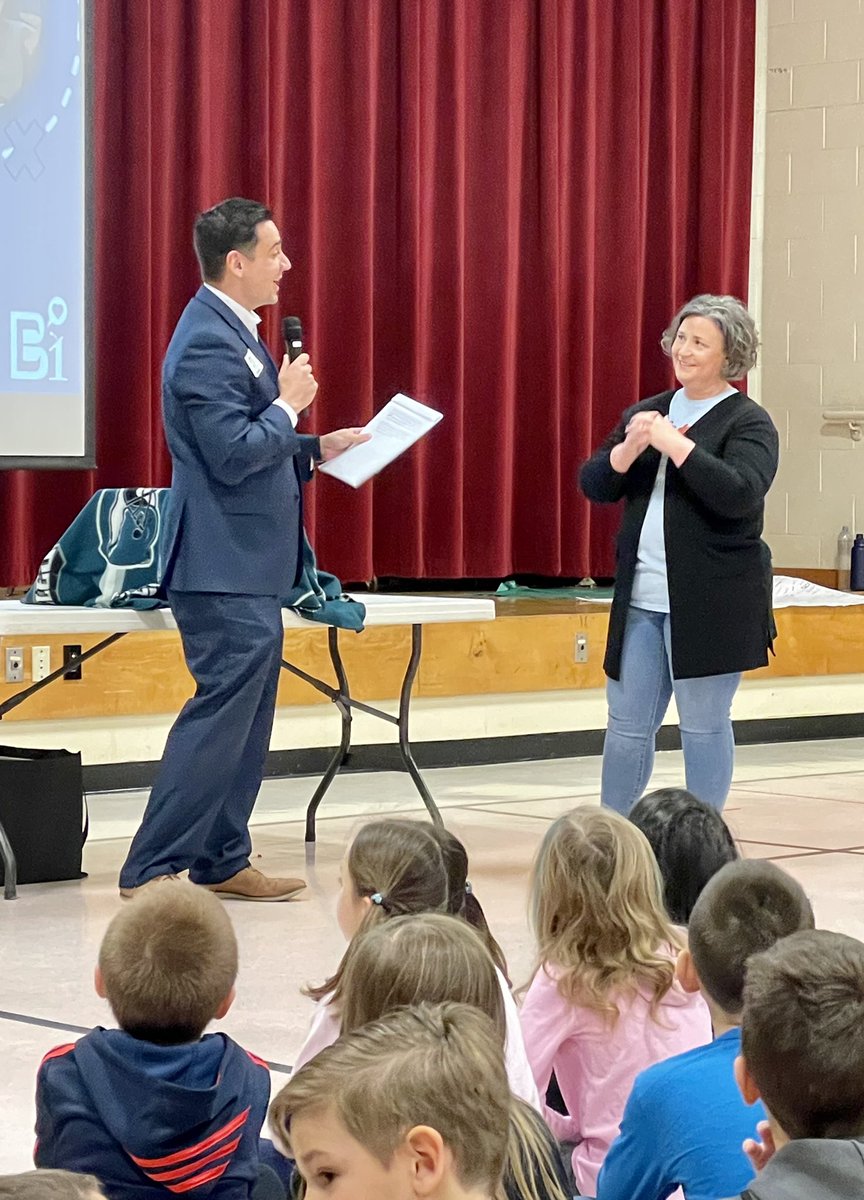 CBckehan's tweet photo. So amazingly happy for @CbmJacobs who was nominated for the @CitadelBanking #HeartofLearning award! She DEFINITELY fits the description: Ts who make a difference in our community, support students beyond the call of duty, & encourage full potential. โ
โ
โ
@CBSDSchools https://t.co/paO2eeresE