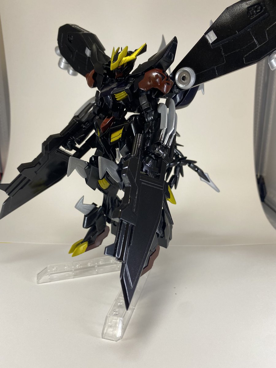 S_memonia_nova's tweet photo. 『狂狼』
ガンダム バルバトス ルプス インサニア

完成しました！
単機でMAとも戦えるのことをコンセプトに、武器の大型化、全身の武装化、機動力強化を求めて改修した姿
 #ガンプラ 
 #ガンプラはどんな自由な発想で作ってもいいんだ 
 #鉄血のオルフェンズ https://t.co/HjP8Mhp3G5