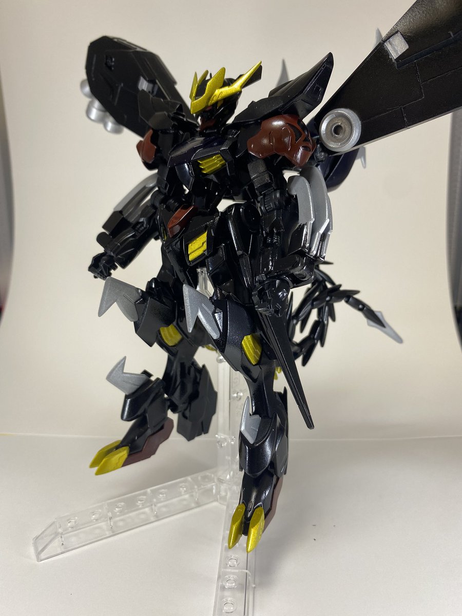 S_memonia_nova's tweet photo. 『狂狼』
ガンダム バルバトス ルプス インサニア

完成しました！
単機でMAとも戦えるのことをコンセプトに、武器の大型化、全身の武装化、機動力強化を求めて改修した姿
 #ガンプラ 
 #ガンプラはどんな自由な発想で作ってもいいんだ 
 #鉄血のオルフェンズ https://t.co/HjP8Mhp3G5