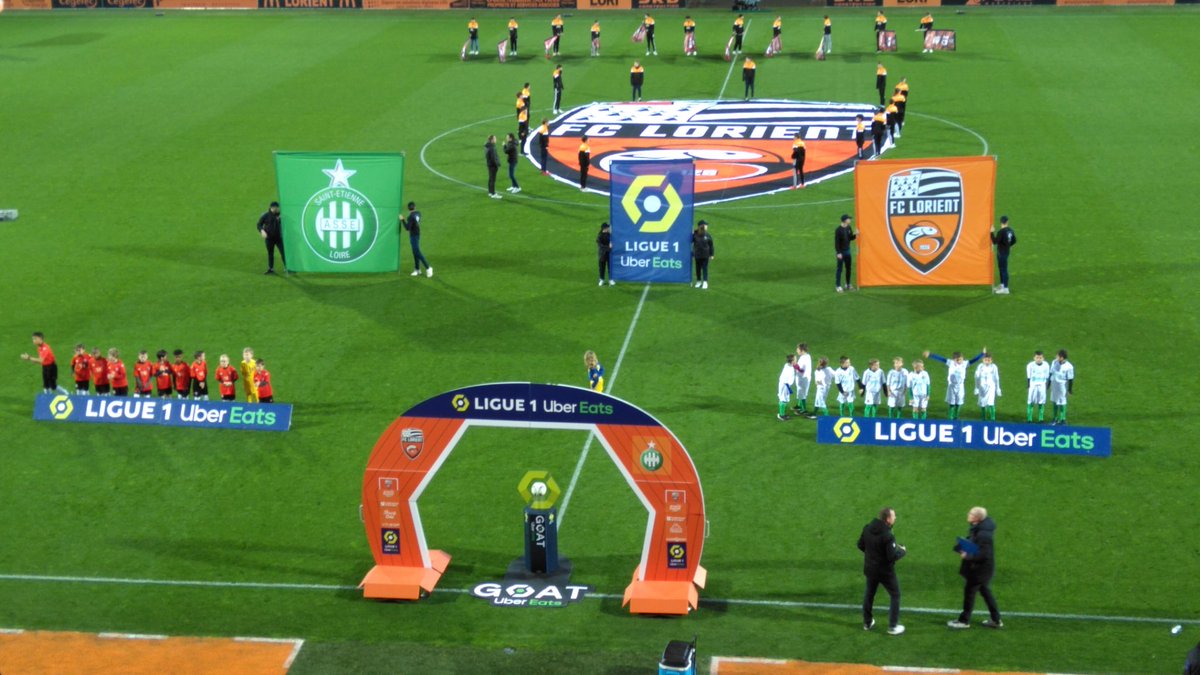 Merci Sénioriales, notre partenaire, pour l’invitation à  assister au match Lorient/St Étienne au Moustoir, et en VIP #senioriales #footeuses #MamiesFoot