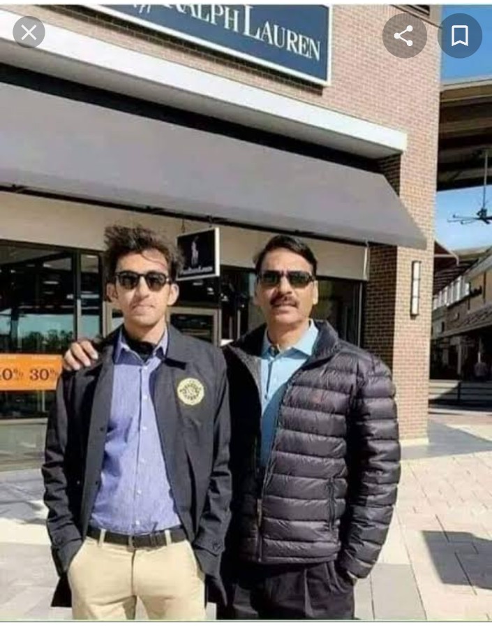 AdiKhan100's tweet photo. for a GHAIRAT MAND #ARMY
4 things 2 do

BAN ON

1) DUAL NATIONALITY
2) scholarships 4 children 
3) TRAINING in #USA
4) living outside d country after RETIREMENT

Agree then RT

#BehindYouSkipperAlways
#امریکی_غلامی_نامنظور
#امپورٹڈ_حکومت_نامنظور
#امریکی_غلامی_نامنظور https://t.co/fqbZ9pRlNT