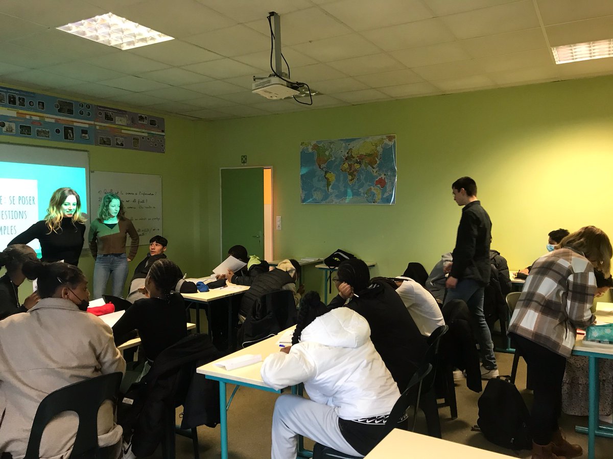 ReimsRep's tweet photo. Veille de vacances à Joliot Curie
40 étudiants de #SciencesPoReims autour du #parcourscitoyen
Félicitations à Mme la coordonnatrice du réseau pour l'organisation https://t.co/xIE4Dut063