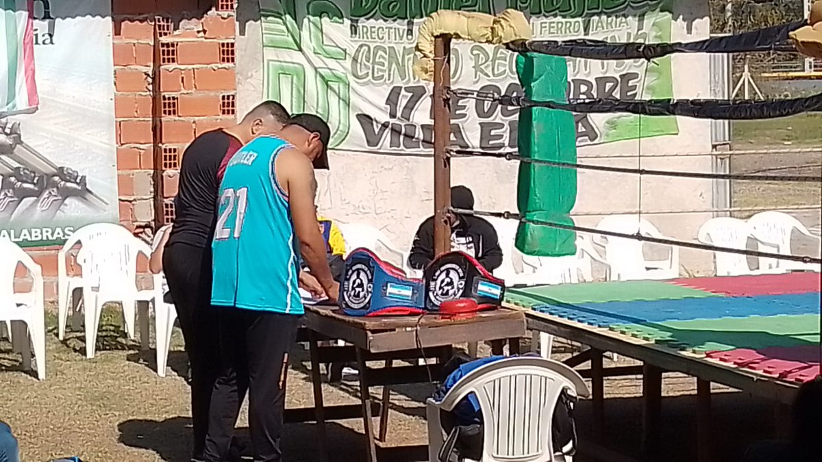 diegofrancu's tweet photo. #SabadoDeBox
#Hoy en nuestro predio 17 de octubre de la @uf_oficial en #VillaElisa realizamos una exhibición de boxeo abierto a todos los compañeros y compañeras que les guste el deporte amateur.
El deporte es inclusión, el deporte es competencia sana. https://t.co/C98ZHUM1TC