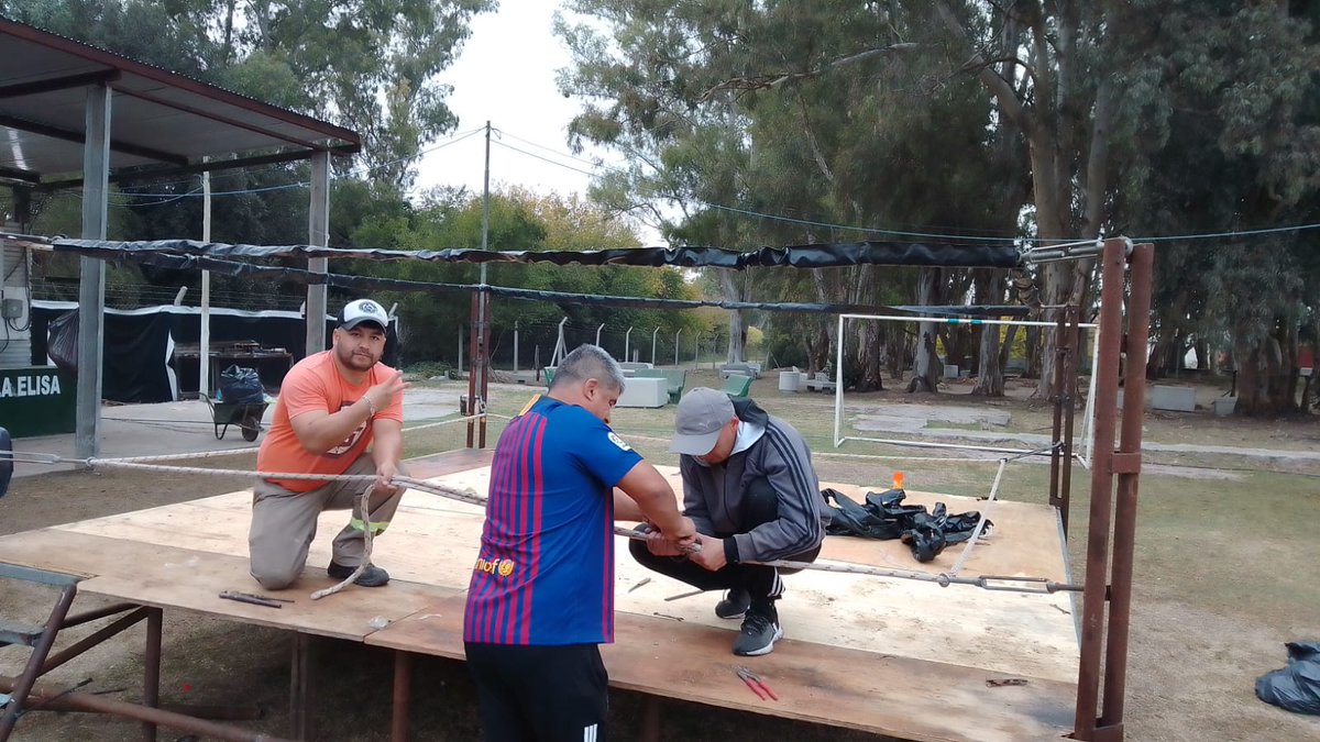 diegofrancu's tweet photo. #SabadoDeBox
#Hoy en nuestro predio 17 de octubre de la @uf_oficial en #VillaElisa realizamos una exhibición de boxeo abierto a todos los compañeros y compañeras que les guste el deporte amateur.
El deporte es inclusión, el deporte es competencia sana. https://t.co/C98ZHUM1TC