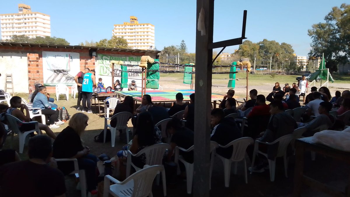 diegofrancu's tweet photo. #SabadoDeBox
#Hoy en nuestro predio 17 de octubre de la @uf_oficial en #VillaElisa realizamos una exhibición de boxeo abierto a todos los compañeros y compañeras que les guste el deporte amateur.
El deporte es inclusión, el deporte es competencia sana. https://t.co/C98ZHUM1TC
