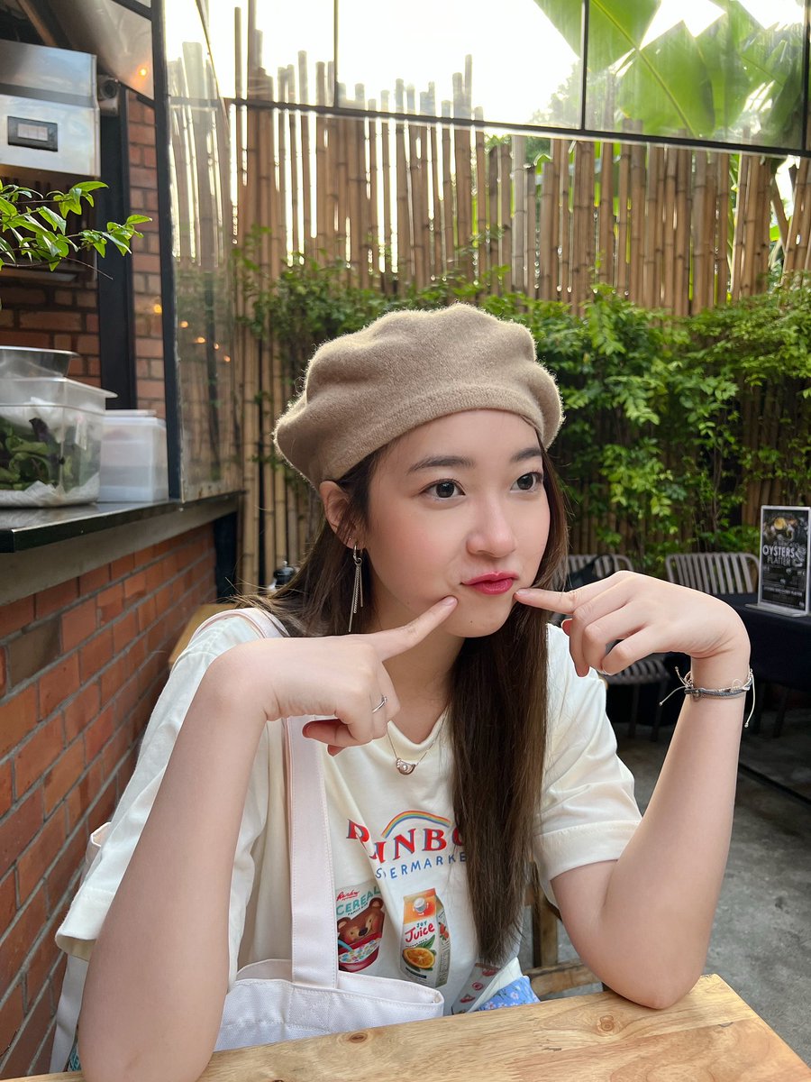 PuimekSter's tweet photo. คนอะไรเอาครัวซองต์มาใส่หัว 🥐? https://t.co/mumpWjcQIl