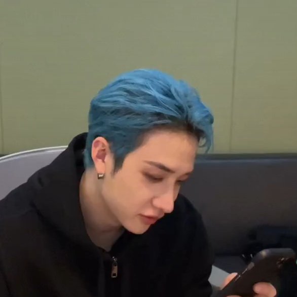 CB97hourss's tweet photo. This man just existing and making my whole life better 💙

#스트레이키즈 #straykids #bangchan #maniac #oddinary #chansroom https://t.co/sMtbG4uAfz