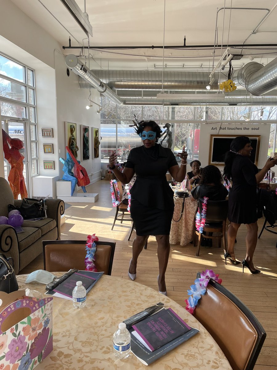 debbyjean's tweet photo. Getting REAL at #SexAfterCancer with bosses @colon_survivor Candace Henley and @GlennGlenngavin Joann Glenn at the @GalleryGuichard representing @UICancerCenter! https://t.co/wo1wnn5u6O