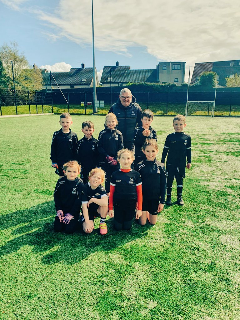 Naomh_Una_clg's tweet photo. Well done to out u8 footballers at go games today. Great games had by all. Always developing while having fun. Keep up the good work. Thanks to coaches Kevin and Cathy @belfastjohn @cods5 @Grievsy15 @Naomh_Una_clg https://t.co/j4X3xynC9r