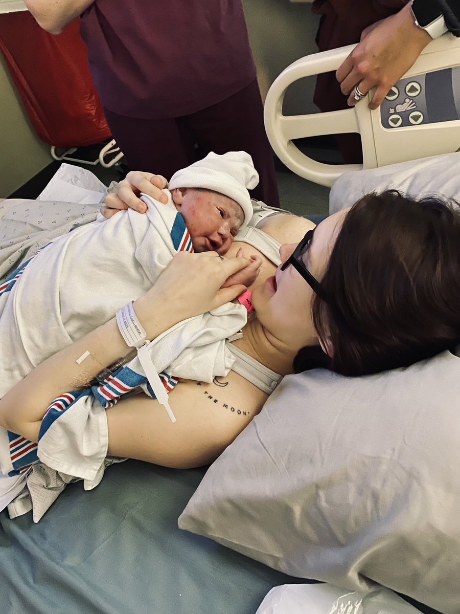 reckklysss's tweet photo. after 6 hours of active labor, 31 mins of pushing i finally got to meet my sweet girl. 
april 7th, 2022 @ 0829 
8lbs, 6oz, 20.5in 

i never knew a love like this existed til the day i got to hold my daughter in my arms💗 https://t.co/7FqSpr7cIP