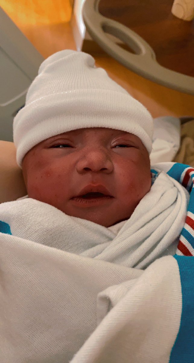 reckklysss's tweet photo. after 6 hours of active labor, 31 mins of pushing i finally got to meet my sweet girl. 
april 7th, 2022 @ 0829 
8lbs, 6oz, 20.5in 

i never knew a love like this existed til the day i got to hold my daughter in my arms💗 https://t.co/7FqSpr7cIP