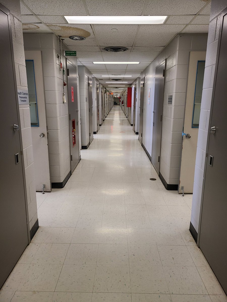 OfficeOccupier's tweet photo. Pending announcements of 'on spec' construction of much-needed #WetLabSpace in @cityoftoronto & @citymississauga suggests a bright new era in #OntarioLifeSciences is about to begin. For details follow https://t.co/eU0wPY1Gqu | #Biotech #LifeSciences #LabOccupier https://t.co/i2AuS2YPb2