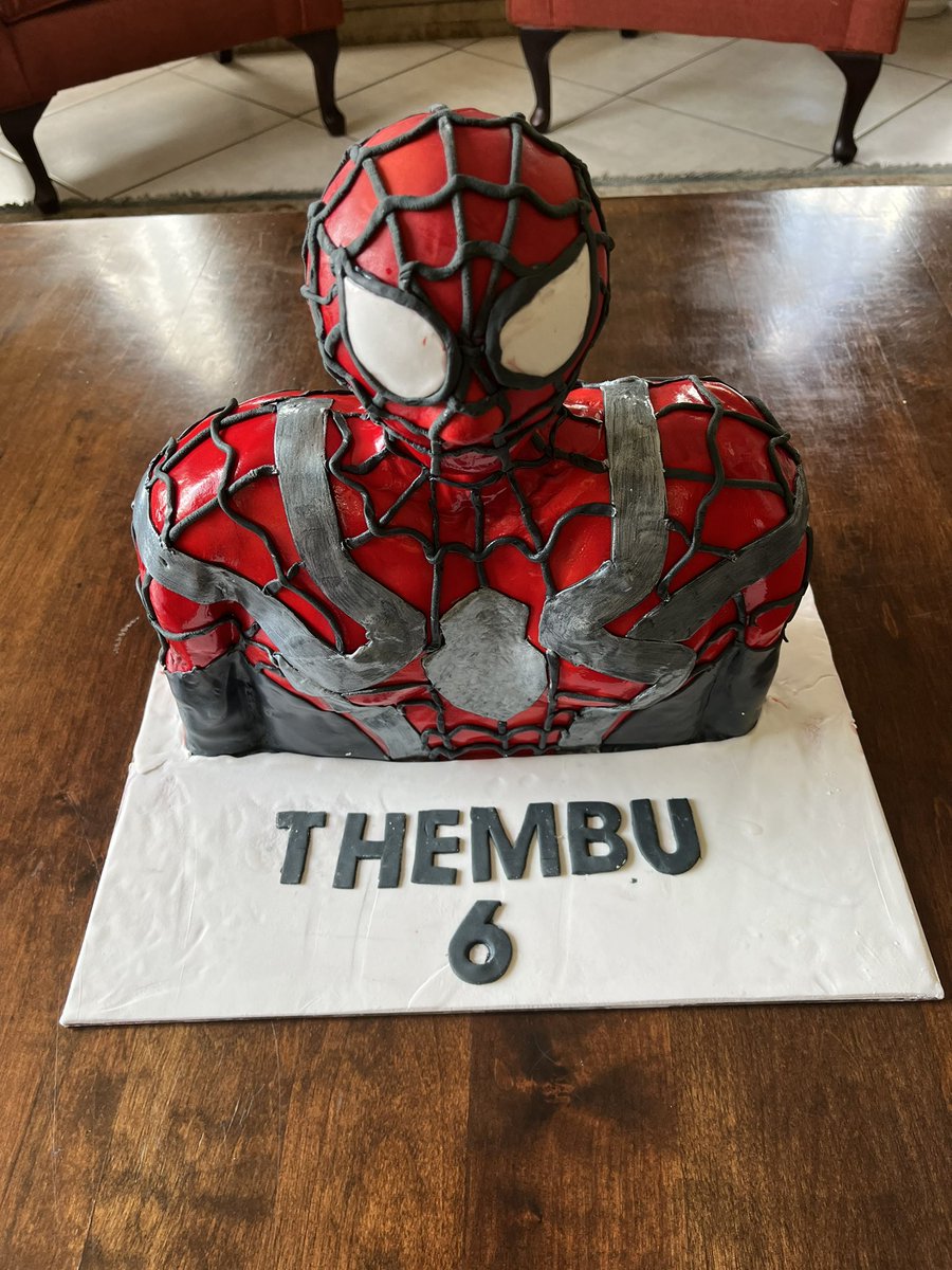 xolis_cakes's tweet photo. #3Dspidermancake #3Dpopcornboxcake #mermaidtailcupcakes #buttericing #fondanticing #cakeart #cakedecorating #xolisckes https://t.co/GnObzmdsm2
