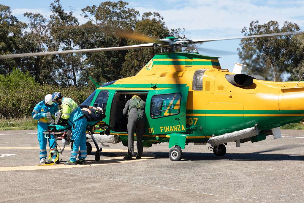 DPCgov's tweet photo. 👩‍🚒👷‍♂️Oltre 350 donne e uomini del Servizio Nazionale di #protezionecivile
🛥🚁🚓 68 mezzi impiegati, con elicotteri, navi e motovedette 
🙎‍♀️👨‍💼Partecipazione attiva della popolazione dell’Isola di Vulcano
🌋#9aprile Si è conclusa l’esercitazione #Vulcano2022👉https://t.co/WOMwoB4B9B https://t.co/hlu4xpnbqn