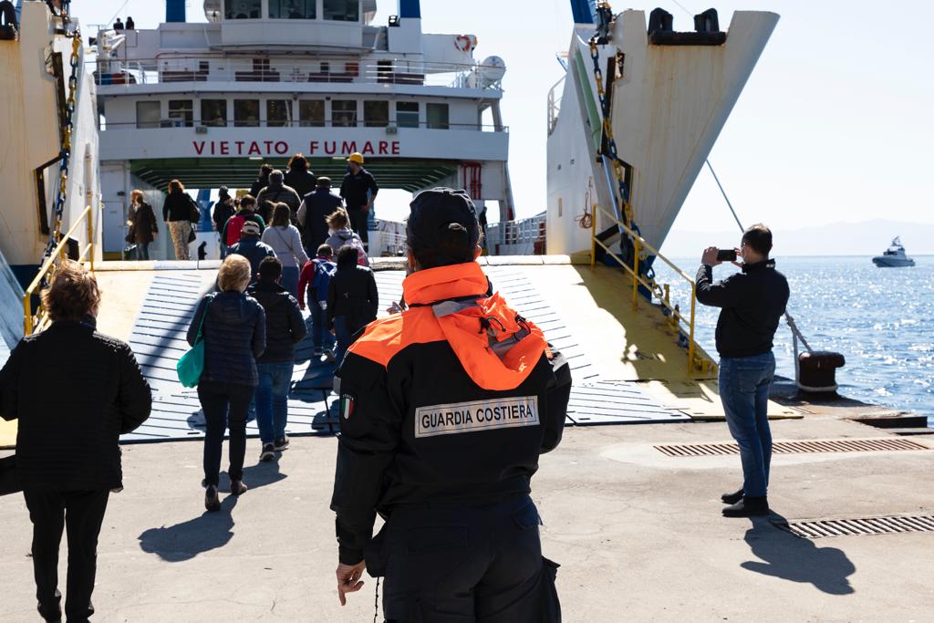 DPCgov's tweet photo. 👩‍🚒👷‍♂️Oltre 350 donne e uomini del Servizio Nazionale di #protezionecivile
🛥🚁🚓 68 mezzi impiegati, con elicotteri, navi e motovedette 
🙎‍♀️👨‍💼Partecipazione attiva della popolazione dell’Isola di Vulcano
🌋#9aprile Si è conclusa l’esercitazione #Vulcano2022👉https://t.co/WOMwoB4B9B https://t.co/hlu4xpnbqn