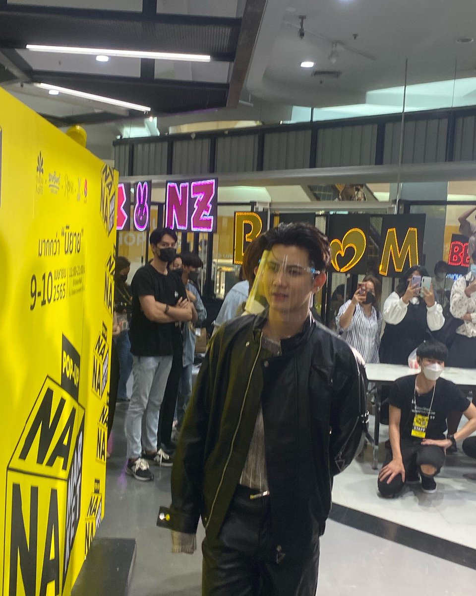 tamohorn's tweet photo. ใจฟูมากสำหรับงานวันนี้ ไม่เคยมีแต้มบุญกับเมน วันนี้มีแล้วนะ #NanaMarketXRookieThailand #bonnadol #wwintm #บินว่อนของบอนซ์วิน https://t.co/VO4K7DtnFx