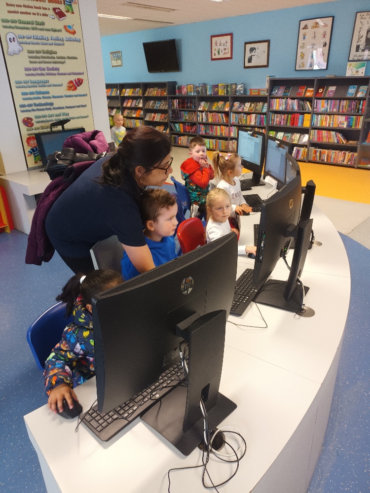 an_cosan's tweet photo. Our little ones & parents from #EarlyYears #Kiltipper enjoyed a super visit to #Tallaght Library with 17 parents signing up their children for membership ๐คฉ๐
Many thanks to @SDCClibraries for helping us extend our #EarlyLiteracy programme into homes ๐๐
#LifelongLearning https://t.co/KA9r3I0uh7