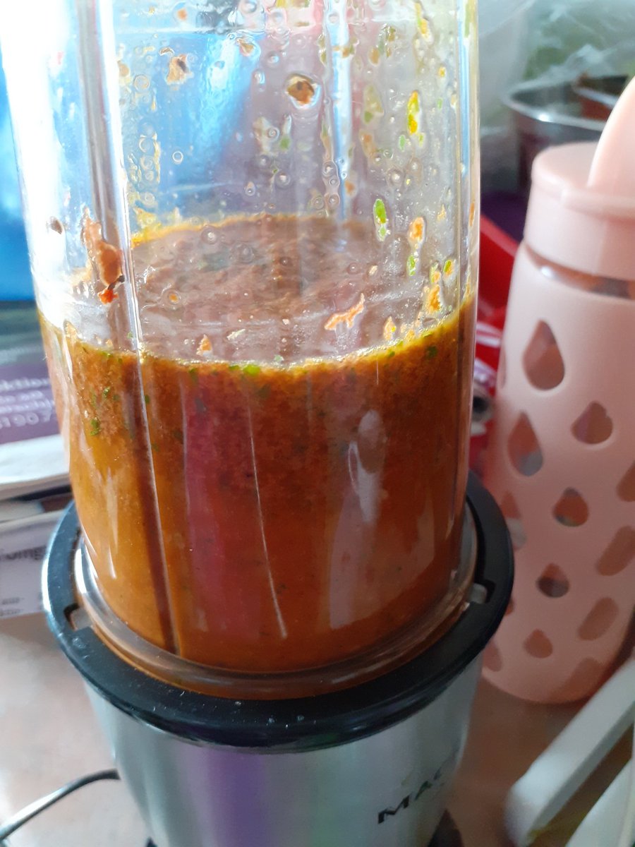 TammaJaOri's tweet photo. @Skadijs @SimplySteffen Pesto in the making #CoCooking https://t.co/ibjMOWaIQf