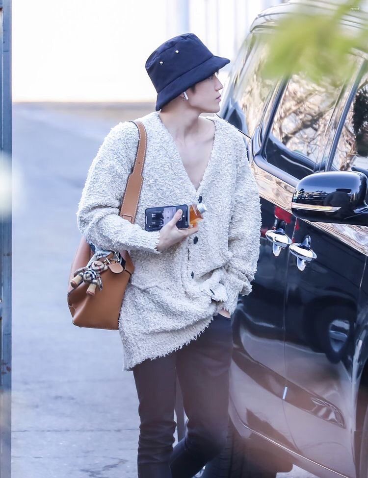 กรี๊ดดดดด 💝🌹เนี้ยฉันชอบแต่งตัวแบบนี้เลยยแบบ ชอบมาก แล้วพี่แทยงหล่อมากก 🌟❄️༼ つ ◕◡◕ ༽つ
#TAEYONG #NCT태용 #태용