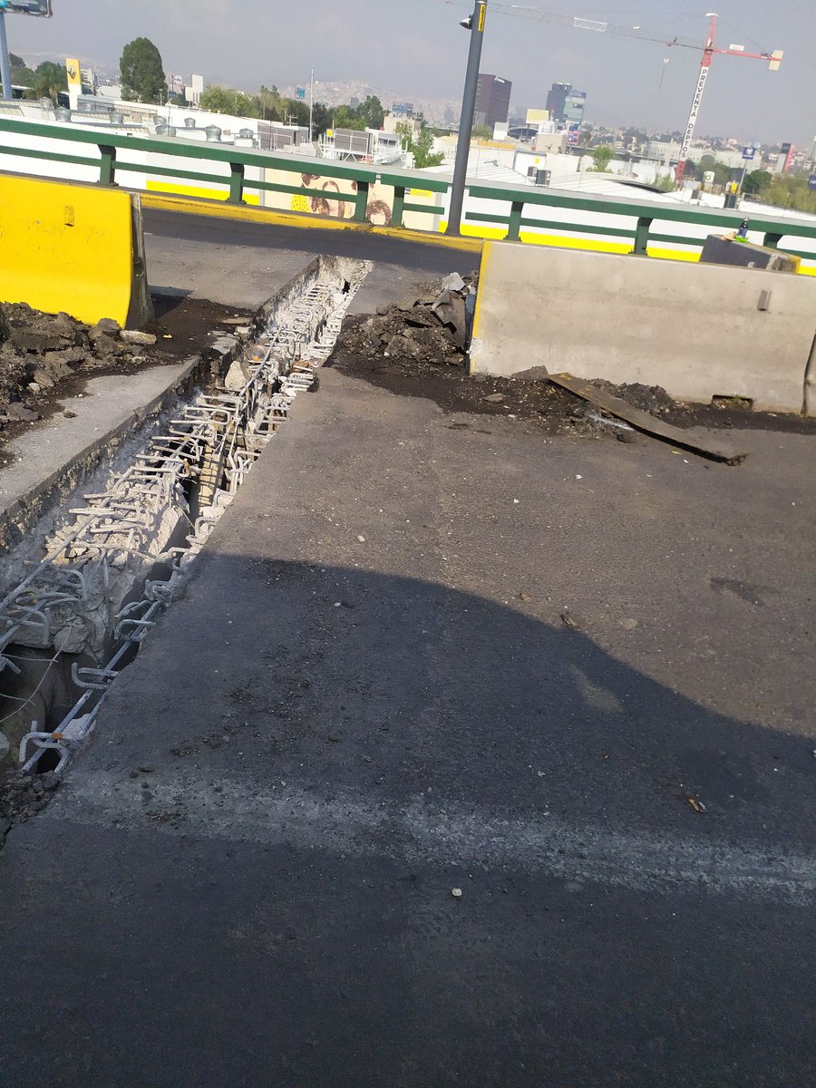 Trabajos de corrección de juntas en el puente que pasa encima de #MarioColin sobre #GustavoBaz. 1 carril inhabilitado tanto de ida como de vuelta. Tomen sus precauciones. Saludos. Gracias <a href="/Gob_Tlalne/">Gobierno de Tlalnepantla</a> <a href="/LasArboledasMex/">Arboledas</a> <a href="/perioDinamik/">Periódico Dinamik</a>