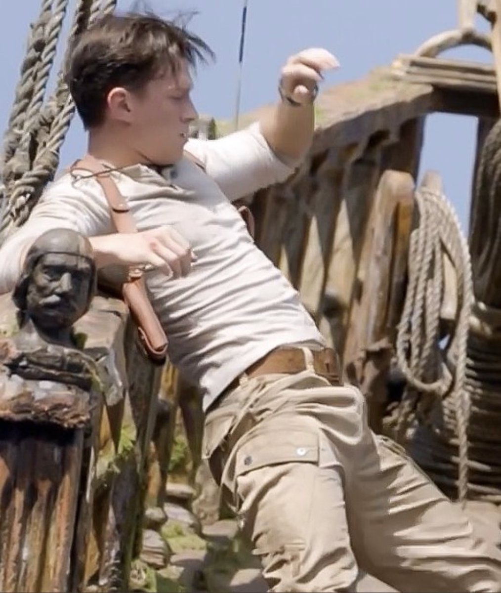 ChrisObsessions's tweet photo. TOM HOLLAND’S BULGING COCK! https://t.co/qeI1XdGCFM