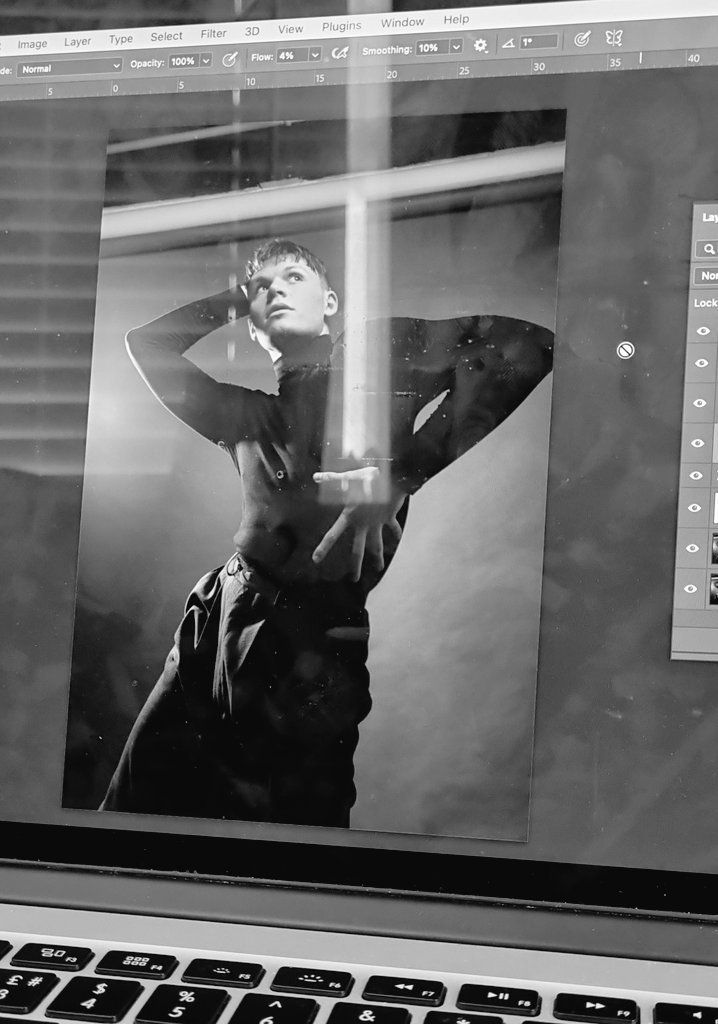 Candlercreative's tweet photo. Getting #candlercreative on some portfolio images from a previous shoot 📸✌🏻if anyone in london wants to shoot, drop me a DM 🤙🏻 #photography #editingtime #photoshop #fashionphotography #portrait #londonphotographer https://t.co/jwqSwTtngr