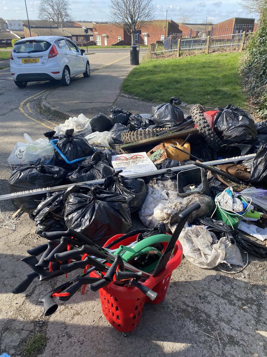 Thank you to everyone who came along to Fulwell Quarry today and filled 3️⃣0️⃣ bags filled full of rubbish  😀

We also found lots of larger things including a television, two tyres , blind rails and lots more items that shouldn’t be dumped in our beautiful quarry 😖

#Southwick