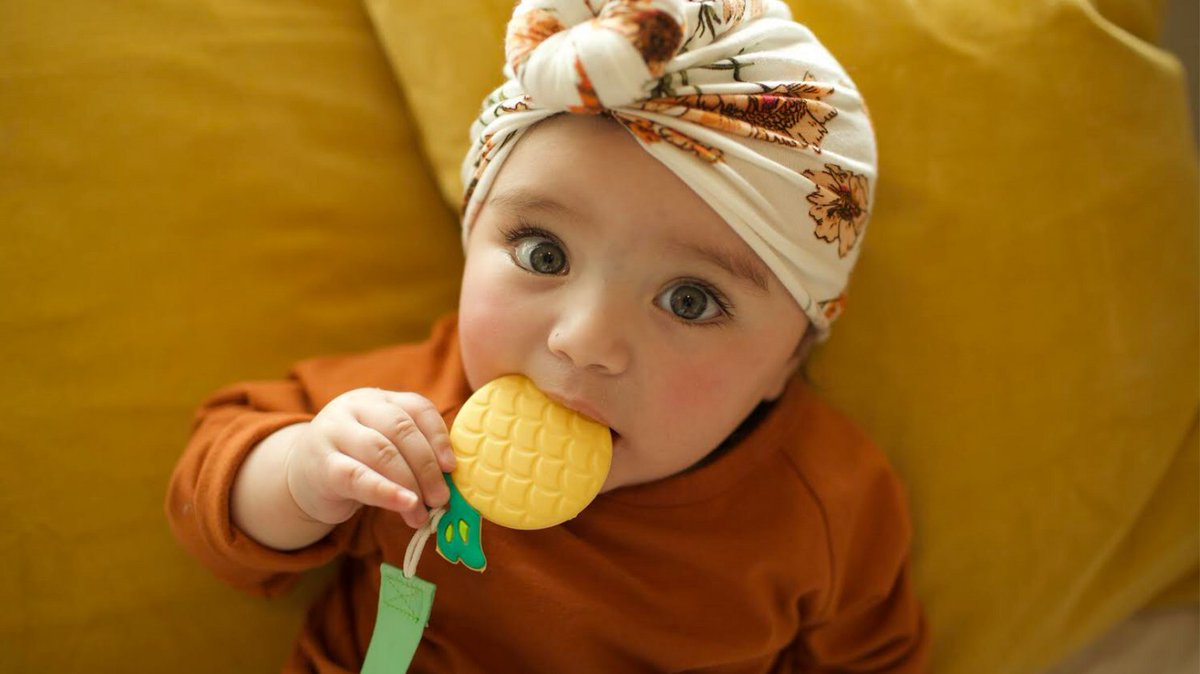 sillichews's tweet image. Happy Saturday !  The sun is shining and it&apos;s a beautiful day. What are your plans for the weekend?  #pineappleteether#weekend#happysaturday #teethingbaby#modernbaby #babiesofinstagram #teethers #siliconeteethers