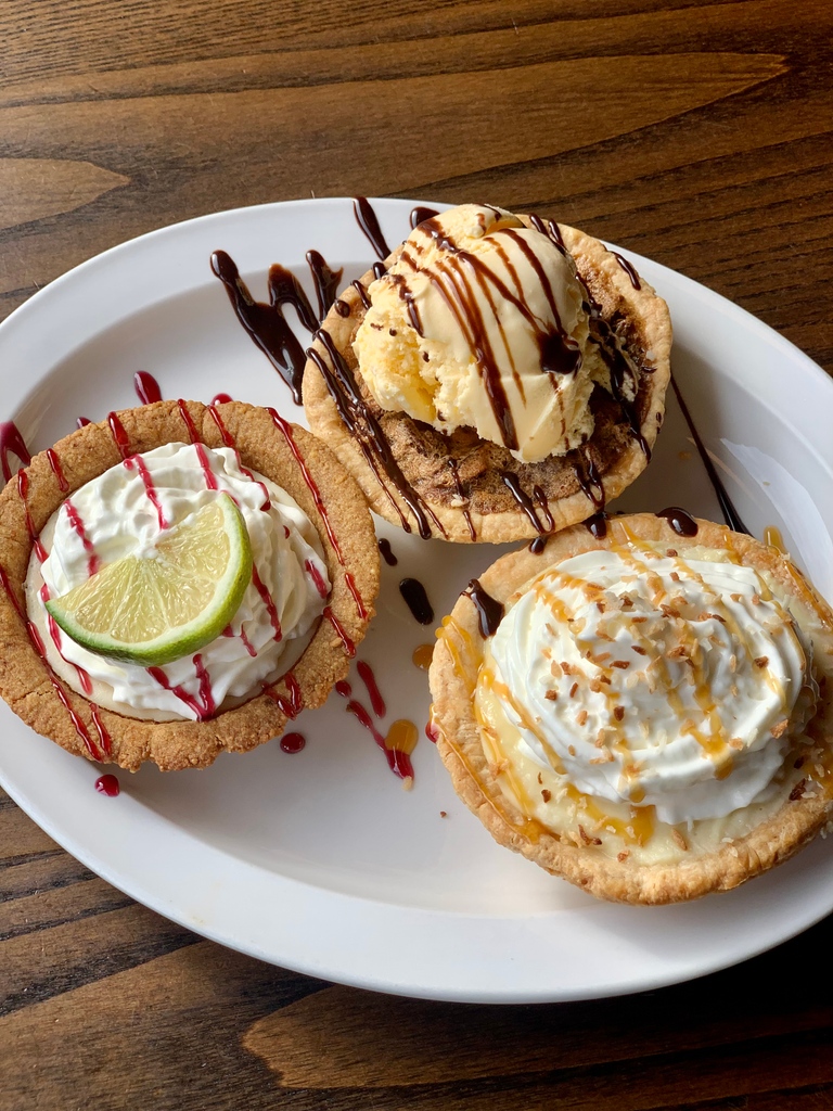 TinKitchenBBQ's tweet photo. Saturday is for the pies! We offer coconut cream, chocolate pecan, and key lime. 🥧

#tinkitchenbbq #kcbbq #visitwestonmo  #seeyouinweston #downtownweston #westonmissouri #westonproud #teamtk #tkproud #bbqribs https://t.co/yz6NygpY3F