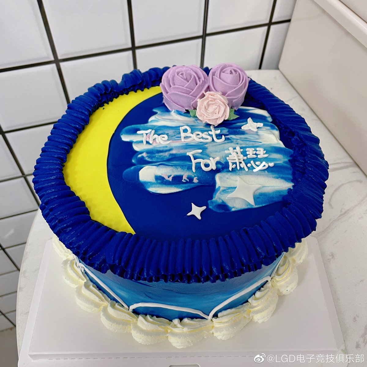 JINSue_JS's tweet photo. LGD Weekly News Update #2

P1: All team members' self-tests for COVID-19 came out negative yesterday.

P2&amp;3: the birthday cake for "萧瑟"/Ame prepared by the staff the day before yesterday 

cr. PSG.LGD's weibo https://t.co/Q0djucwCkm