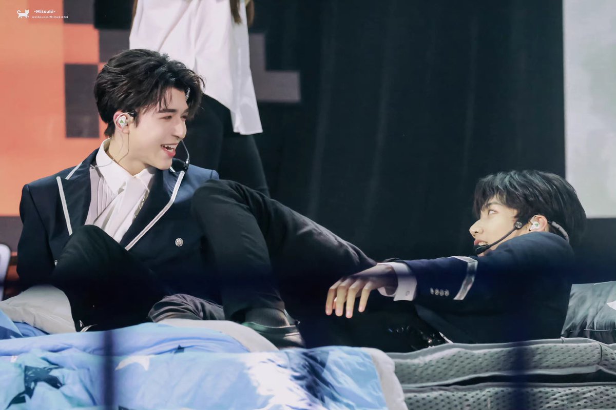 ppthyg's tweet photo. แม่กำลังเล่านิทานกล่อมลูกนอนอ่ะแก อบอุ่นมากครอบครัวนี้ 🤧 https://t.co/rEmhDXhpLB