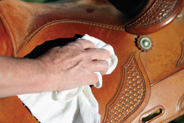 AspenGoldBed's tweet photo. Use this tip to keep your tack clean without spending hours scrubbing! https://t.co/37qzKhLrNP https://t.co/TNOB31Q8Lz