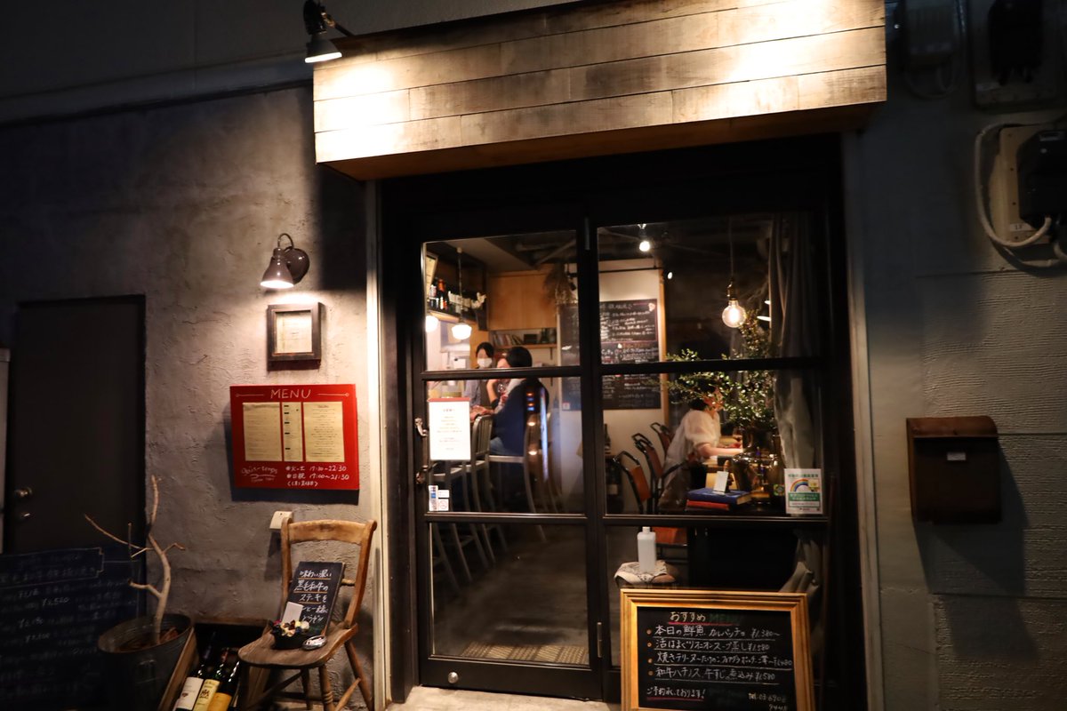 rp_eos's tweet photo. 東中野鉄板焼き【gout-temps（グータン）】
私の愛するお店のひとつ。
季節の野菜や魚、そして美味しいお肉も。
ワインが最高でのみすぎてしまうけど…
マイホームのような心地よさ。
#東中野グータン
#写真好きな人と繋がりたい
#鉄板焼き #東中野グルメ https://t.co/gjAvnSVrov