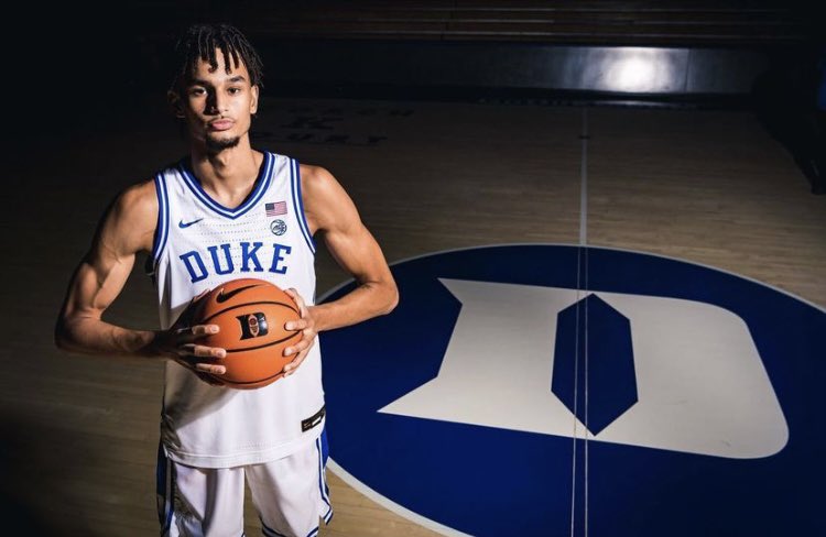 BlueDevils's tweet image. Blue Devil Breakdown: Dereck Lively II (2022)

Lively is a monster on defense. Elite shot blocker. Dominate inside the paint and has really developed his outside shot. Great ball handler and passer for his size. Lively has all the tools to be a top 3 pick. #TheBrotherhood 🔵😈