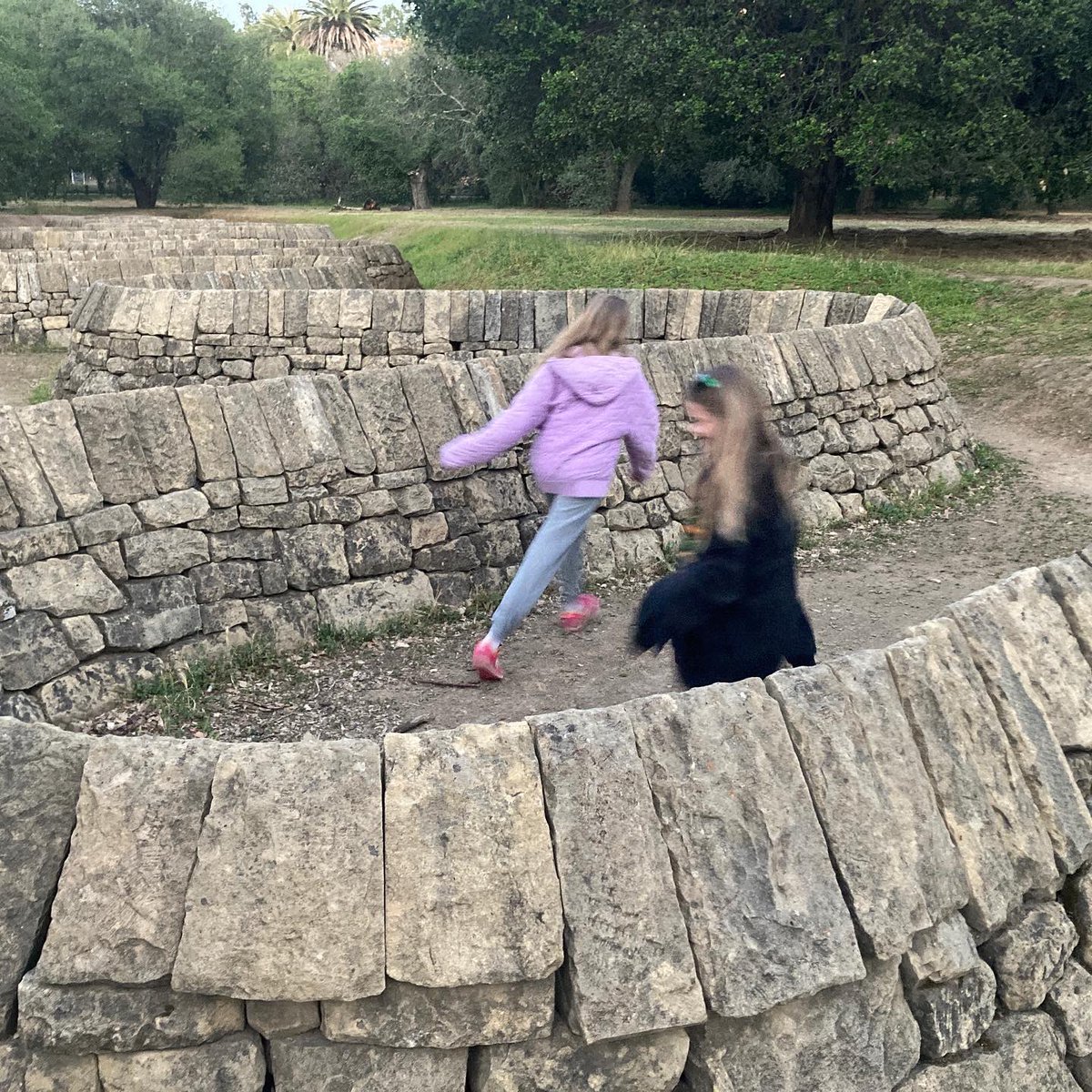ArabellaStoneCo's tweet photo. Went to see my pals work at #stanford . This #artwork is done by #andygoldsworthy in #drystone method of construction. Although super fun to see, I love his #organic work best.  Its called #stoneriver and This was next to the #rodin #sculpture #garden which is super impressive https://t.co/eYpkcWBUsj