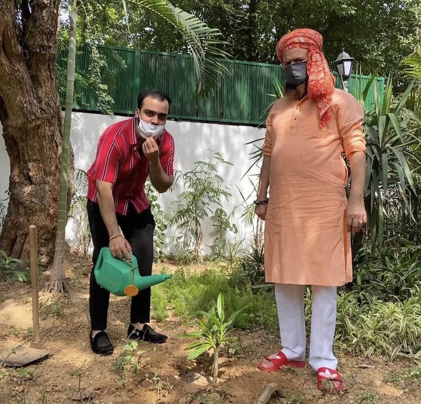 उत्तर पश्चिमी लोकसभा से लोकप्रिय सांसद, सुप्रसिद्ध सूफी गायक, एवं पद्मश्री श्री <a href="/hansrajhansHRH/">Hans Raj Hans</a> जी को जन्मदिवस की अनंत शुभकामनाएं |                                                                 <a href="/JPNadda/">Jagat Prakash Nadda</a>   <a href="/blsanthosh/">B L Santhosh</a> <a href="/alka_gurjar/">Dr. Alka Singh Gurjar</a> <a href="/PunjabKesariCom/">Punjab Kesari</a> <a href="/kuljeetschahal/">Kuljeet Singh Chahal 🇮🇳</a> <a href="/SunilYadavBJP/">Sunil Yadav</a>