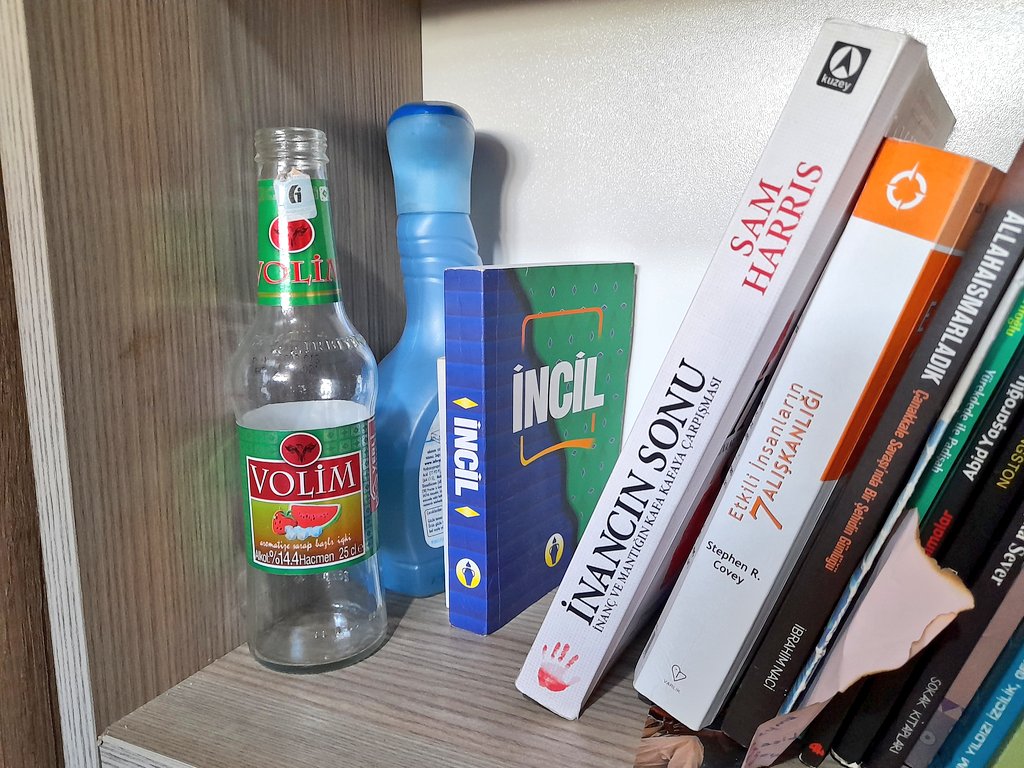 Annemin, adını "Muhammet Emin" koyduğu kardeşimin dolabı