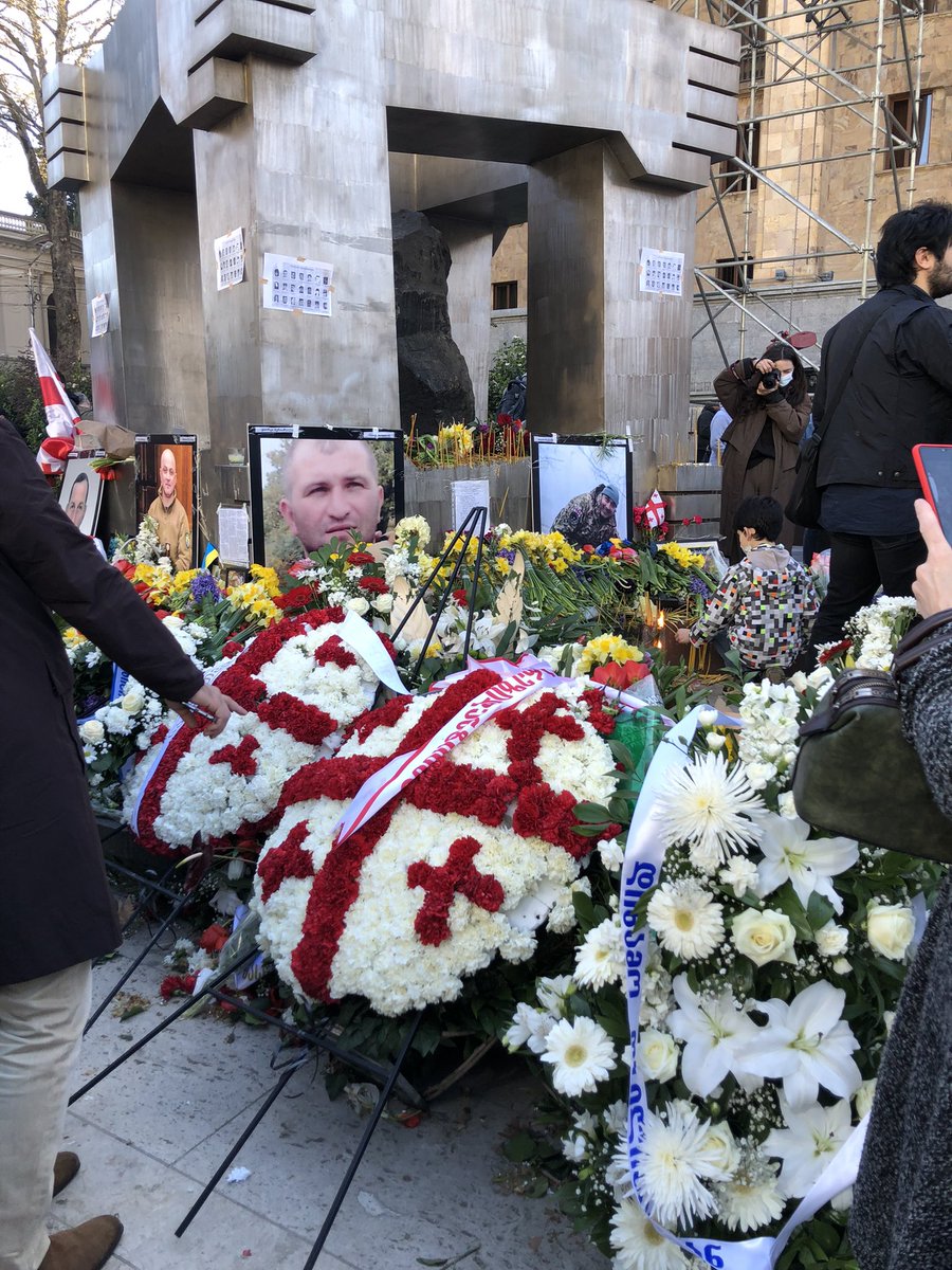 1nata_nadiradze's tweet photo. Georgians gathered today at 9 April Monument. Every Georgian is immeasurably grateful to you for your heroic behavior that gave us back our independence and liberty. #ThankYouForFreedom 🇬🇪 https://t.co/BYePNMWPHz