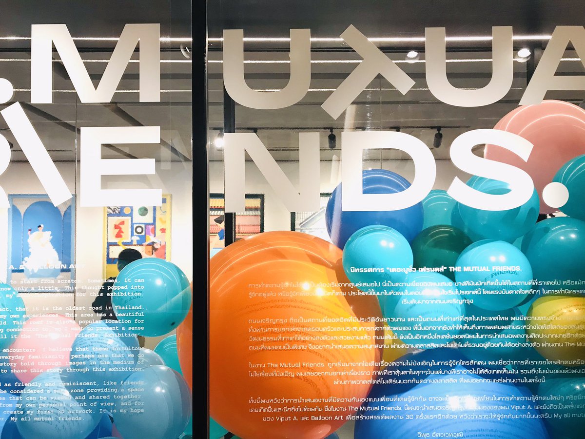 kkgourmetnista's tweet photo. วันหยุดยาวใครไม่รู้ไปไหน แวะไปเดินเล่นดูนิทรรศการ "The Mutual Friends" ของ Viput A. X Balloon Art 🎈ที่ 📍Central The Original Store (บางรัก) ได้ 

🖼 Artwork สีสันสดใสสุดคิวท์ต้อนรับซัมเมอร์ พร้อมแวะจิบเครื่องดื่มดับร้อนสุดพิเศษได้ที่ Siwilai Café ด้านล่างได้  @aroii @Kin24hrs https://t.co/6l2ryxSUGu