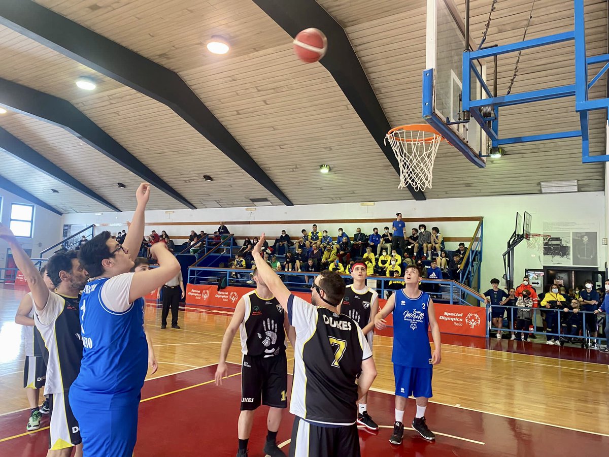 SOILazio's tweet photo. Il concentramento del centro-sud dello Special Basket ha dato spettacolo a Roma con 12 squadre dal Lazio, dalla Toscana, dalla Puglia, dall’Abruzzo e dalla Calabria.   #specialbasket #playunified #unifiedsports @RegioneLazio #progettoinsiemeunitisipuò https://t.co/BxYAvpcP9G