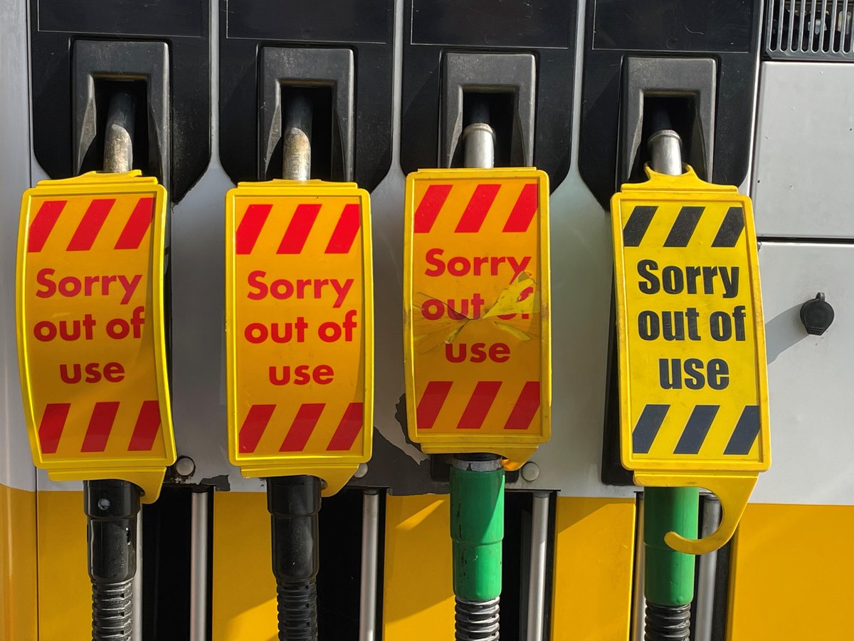 WesleyJBaker's tweet photo. No Petrol or Diesel in Thanet, Canterbury, Whitstable and Herne Bay, running dangerously low... not looking good @Kent_Online @itvmeridian @bbcsoutheast
#kent #southeast #fuelshortage #petrol #diesel #nofuel #drivingnightmare #uk https://t.co/o6htW5ZyT3