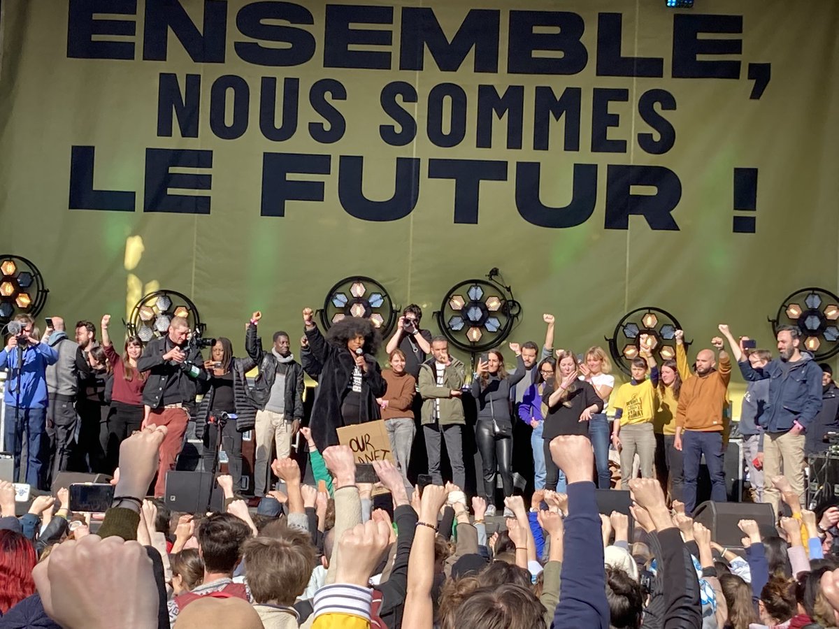 L‘image du jour a la manif #DontLookUp <a href="/laveritepradama/">La Vérité Pour Adama</a>